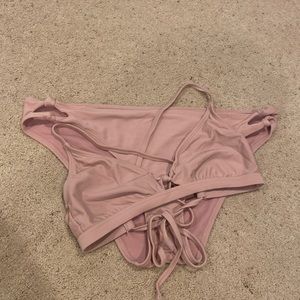 Like new. M top. XL bottom.